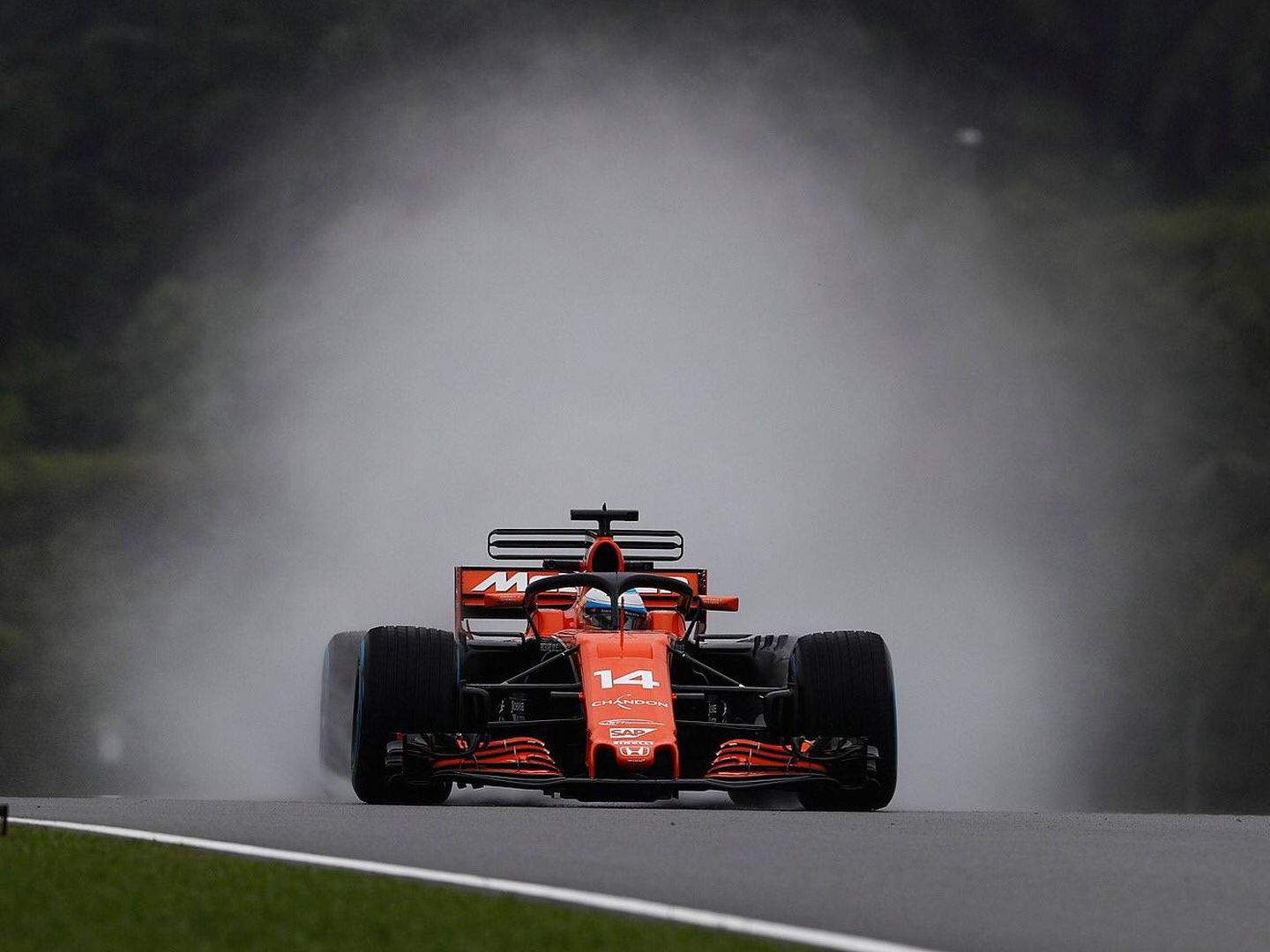Fernando Alonso probó el Halo en los Libres 1 del GP de Malasia. (McLaren)