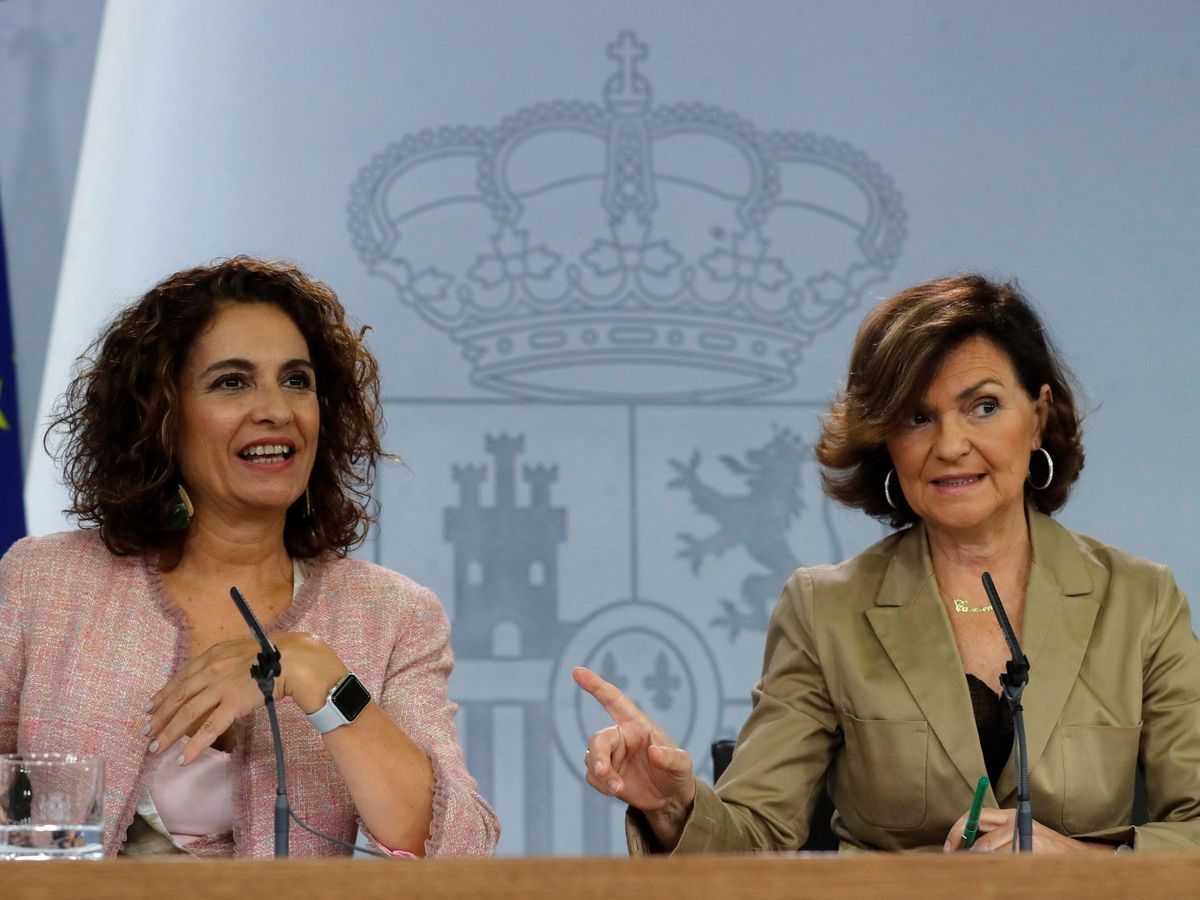 Foto: María Jesús Montero y Carmen Calvo. (EFE)