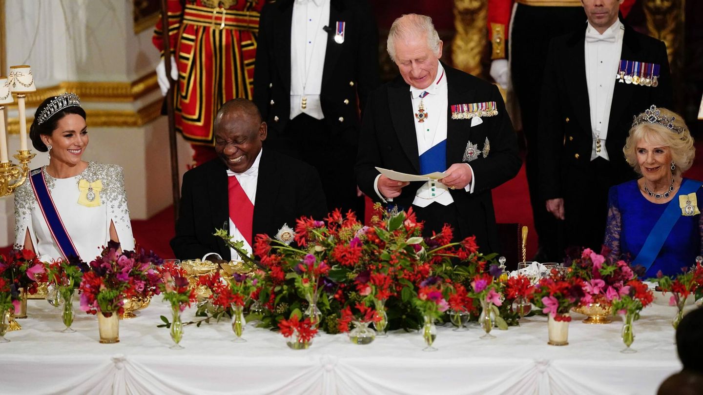  Carlos III, Camila, Kate Middleton y el presidente de Sudáfrica. (CP)