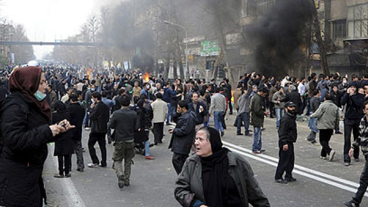 Una facción del Ejército iraní pone contra las cuerdas al régimen de Ahmadineyad