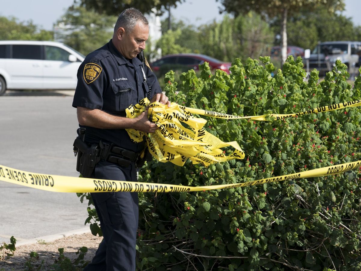 Foto: Un agente de la Policía de San Antonio, Texas. (EFE/EPA/Darren Abate)