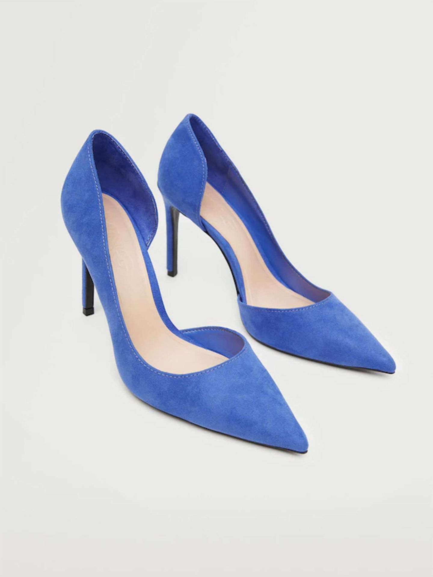 Zapatos azules para un look sofisticado de Mango. (Cortesía)