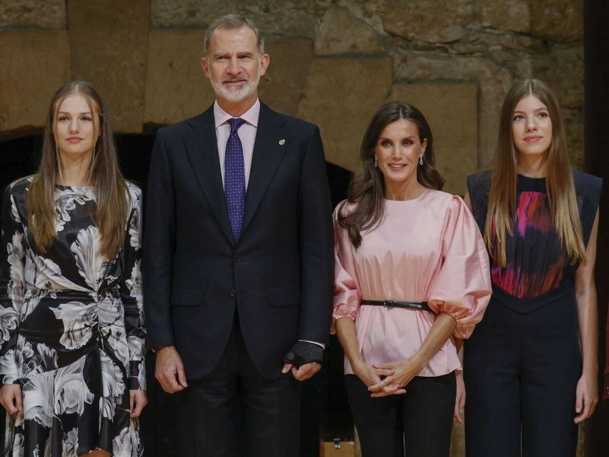 Foto: La familia real posa en el concierto de los Premios Princesa de Asturias. (EFE)