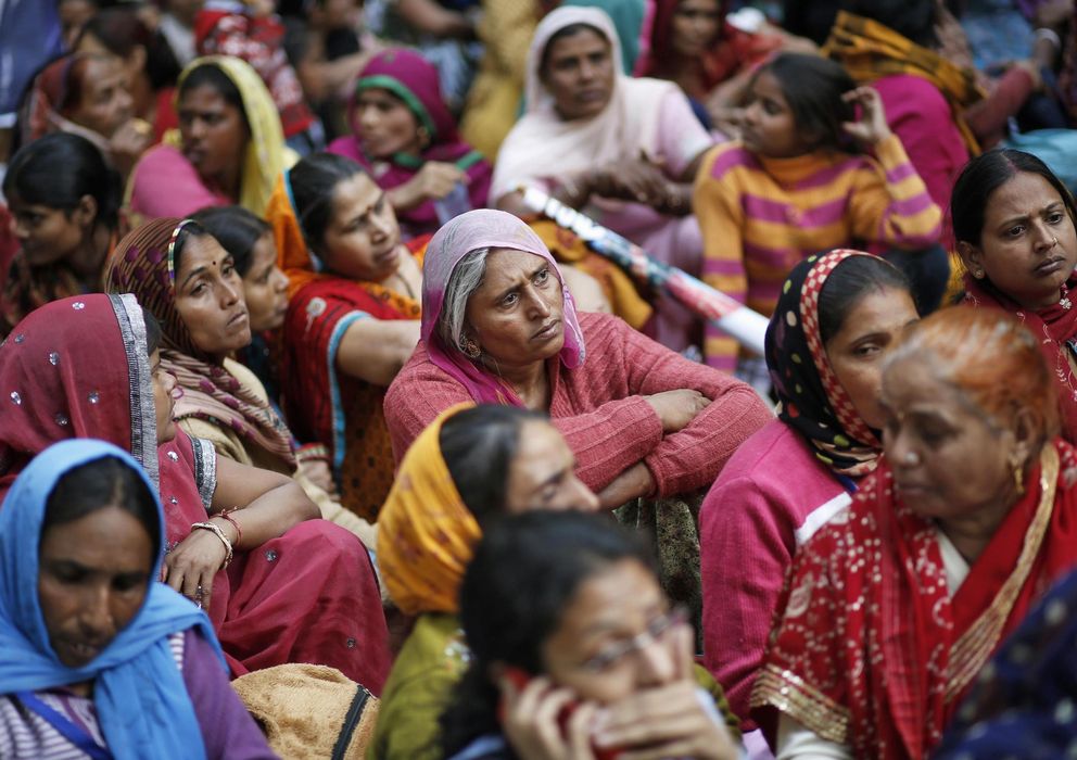 Foto: Un grupo de mujeres indias durante una protesta en Nueva Delhi celebrada el 18 de noviembre (Reuters). 