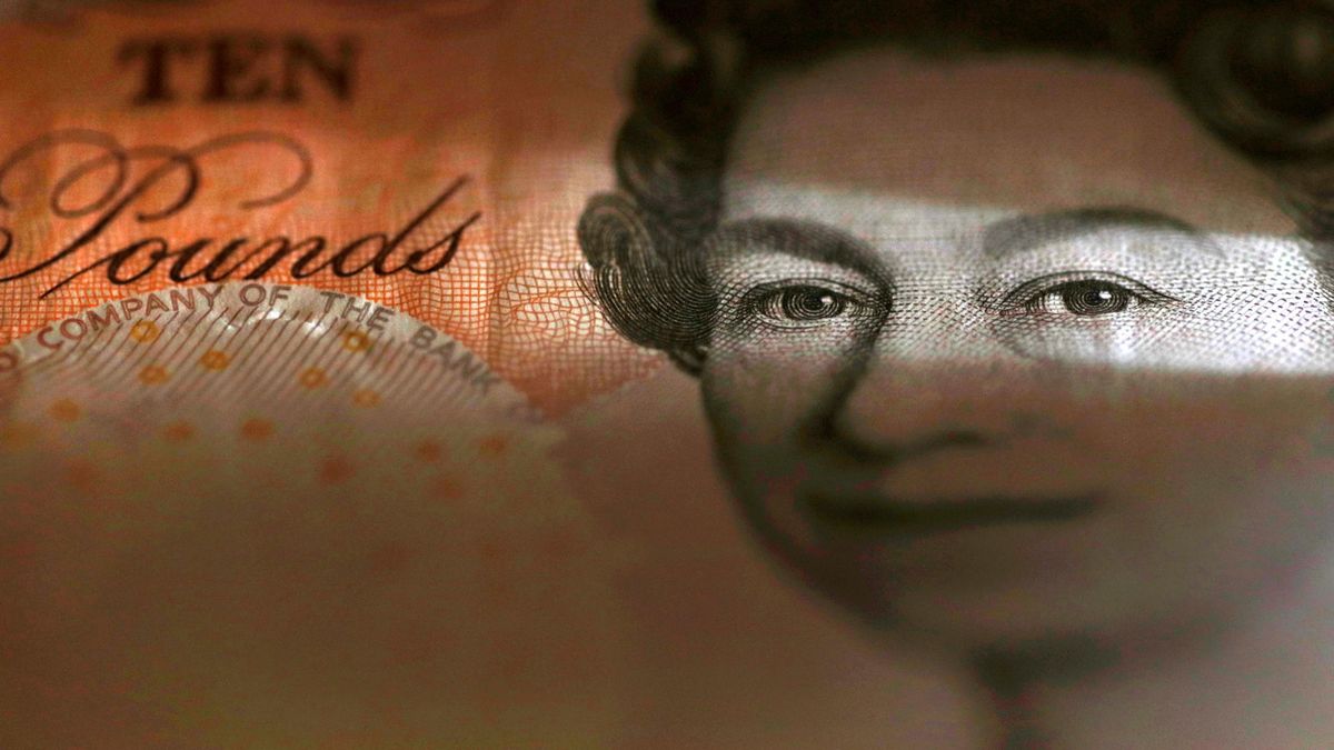 La libra cae a plomo por la tensión política en Reino Unido