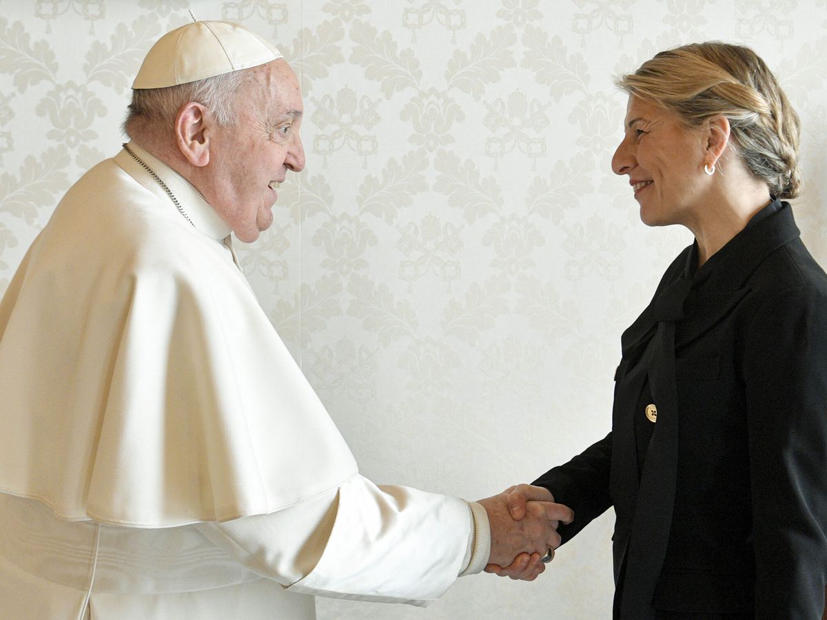 Foto: El papa Francisco y Yolanda Díaz, el pasado febrero en la Ciudad del Vaticano. (EFE)