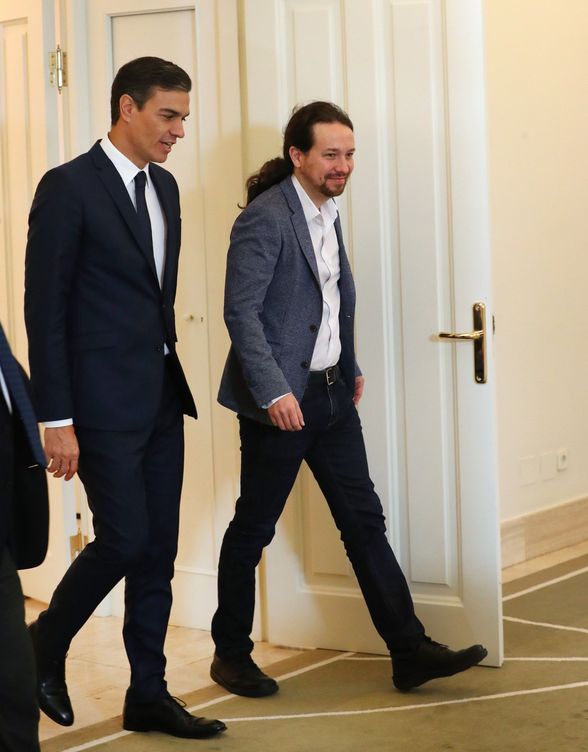 Pedro Sánchez y el secretario general de Podemos, Pablo Iglesias, el pasado 11 de octubre en la Moncloa. (EFE)