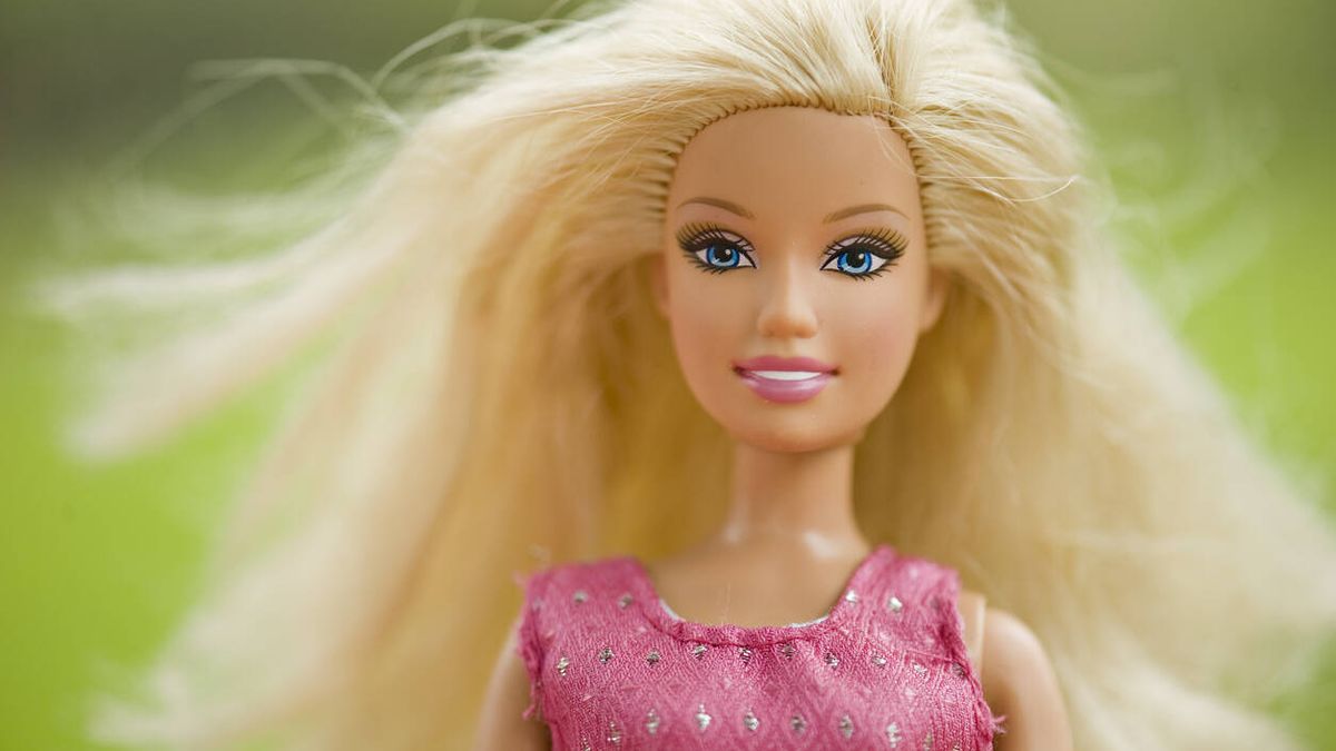 El llanto viral de una niña porque su perro se ha comido una Barbie: "¡Eres un monstruo!"