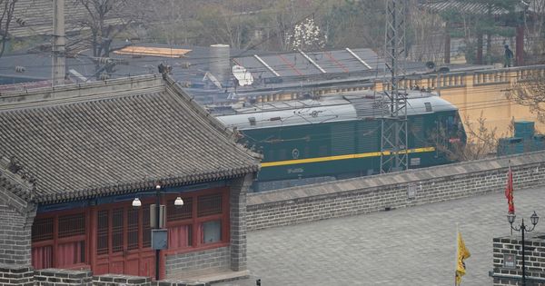 Foto: El tren que ha desatado los rumores sobre una posible visita de Kim Jong-un, en una estación de tren de Pekín. (Reuters)