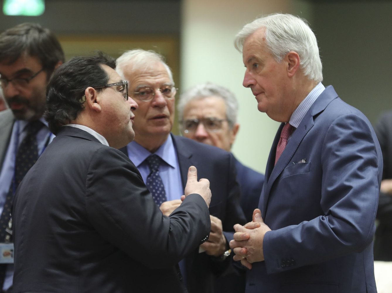 Borrell y su secretario de Estado para la UE dialogan con Barnier en Bruselas. (EFE)