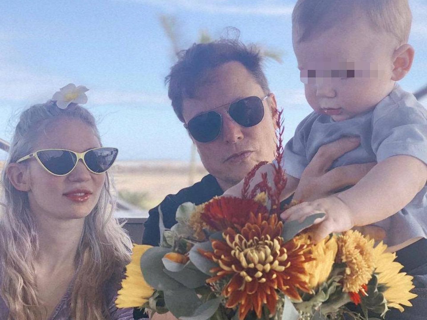  Grimes, Elon Musk y su hijo de nombre impronunciable. (Twitter @elonmusk)