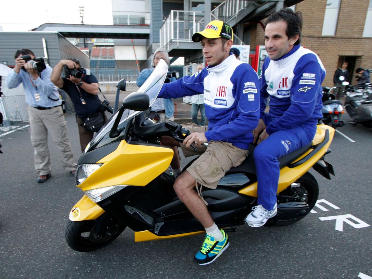 Foto: Davide Bribio fue el artífice de arrancar a Rossi de las garras de Honda, y de los títulos de la marca con el italiano. (Reuters)