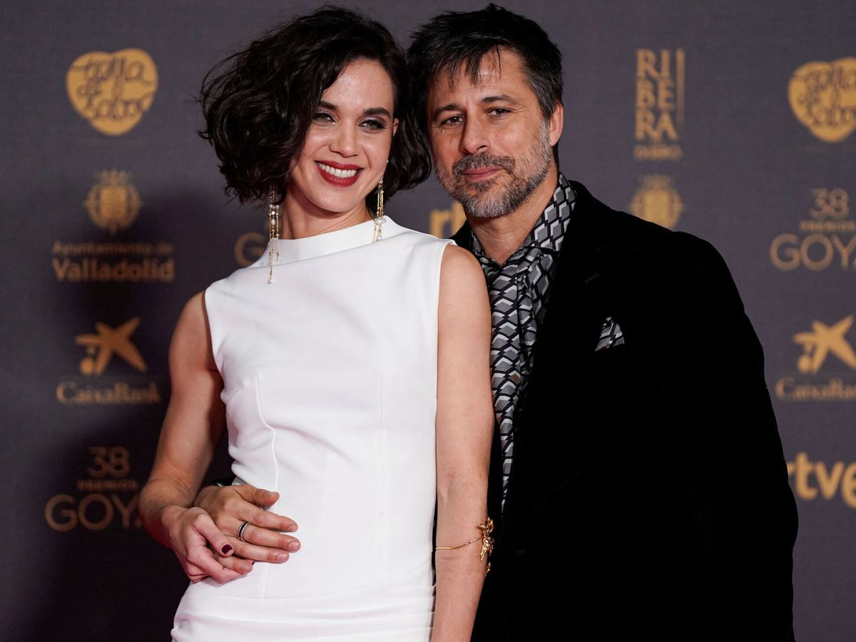 Foto: Hugo Silva y Marta Guerras, en su primer posado en al alfombra roja de los Premios Goya 2024. (Reuters)