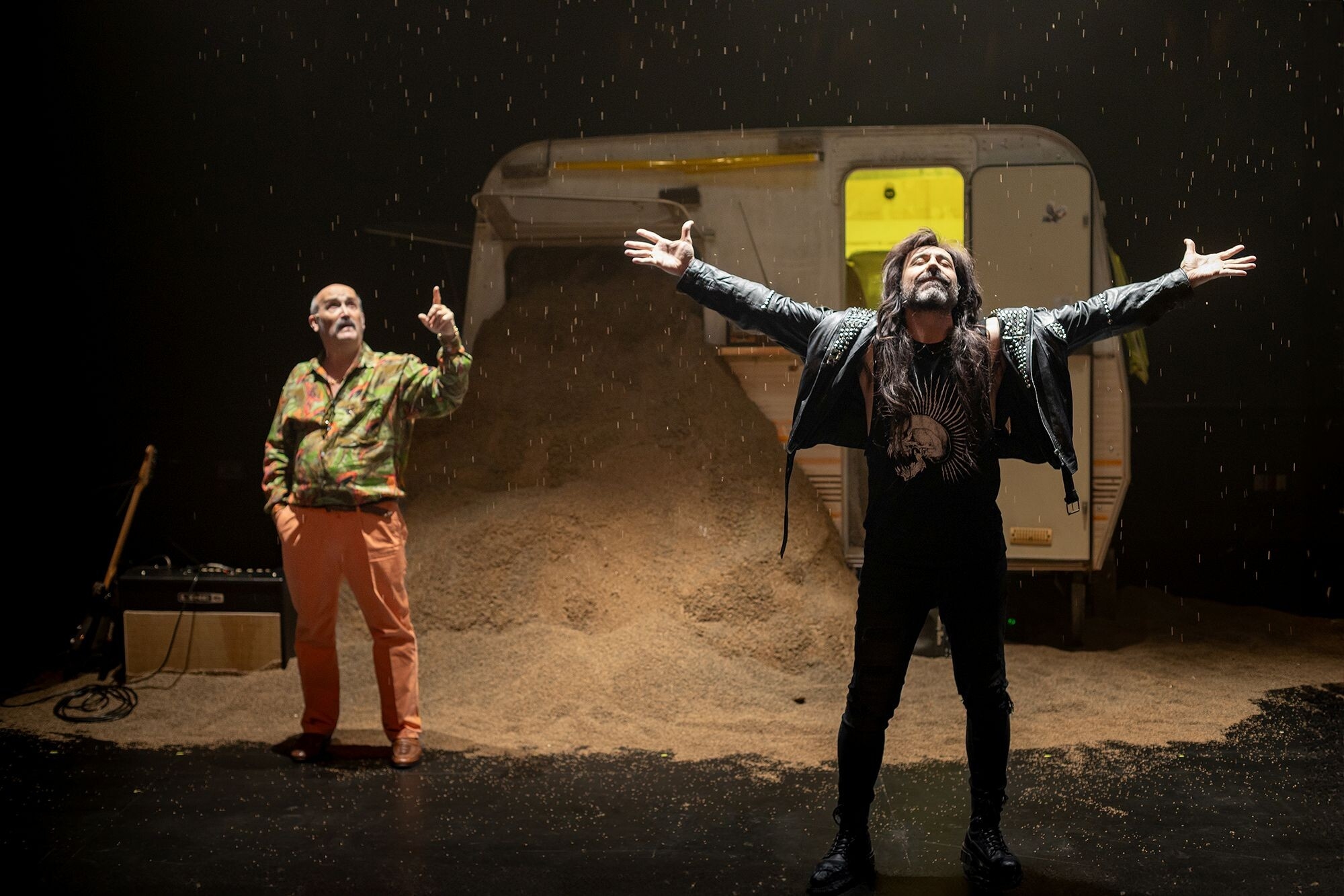 Foto de Verborrea: Menos mal que están Javier Cámara y Emilio Tomé porque si no esta obra de teatro no alza el vuelo