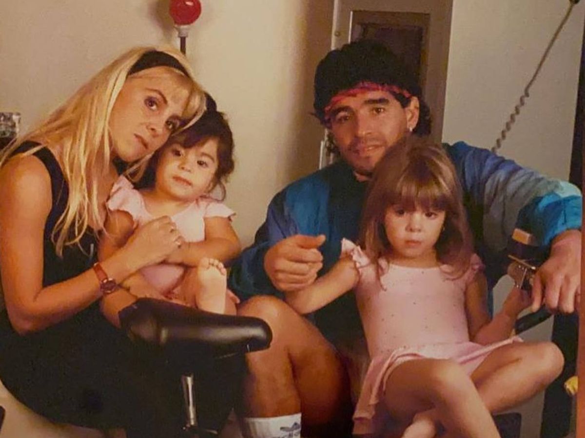 Foto: Maradona, junto a sus hijas Dalma y Gia. (Instagram @giamaradona)