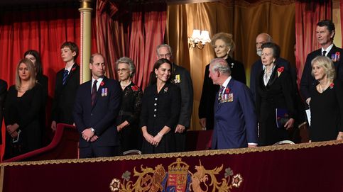 La familia real británica, unida en el Royal Albert Hall de Londres, pero sin Isabel II