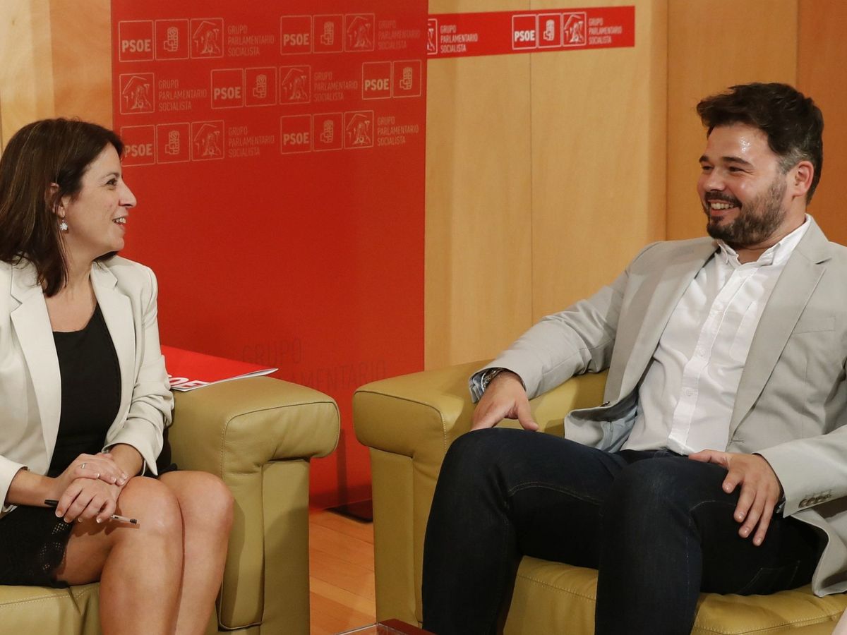 Foto: Adriana Lastra y Gabriel Rufián, durante una reunión el pasado mes de julio. (EFE)