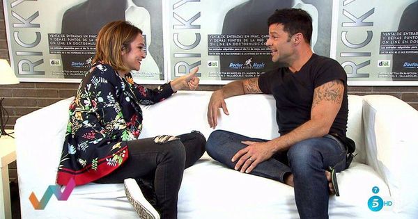 Foto: Toñi Moreno con Ricky Martin, en la tercera entrega de 'Viva la vida'. (Mediaset)