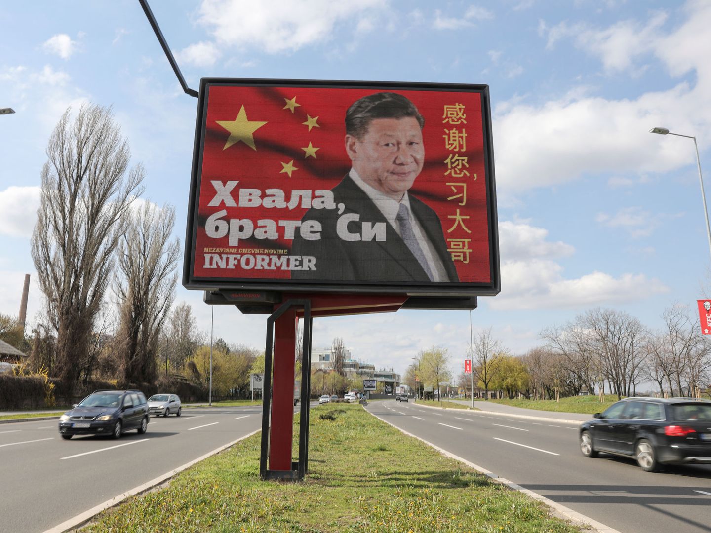Un cartel de Xi Jinping, en Serbia. (Reuters)