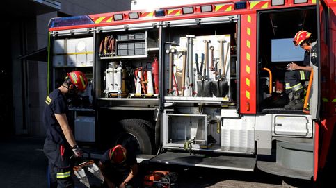 Dañados al menos 40 vehículos por un incendio en un garaje de 2 plantas en Madrid