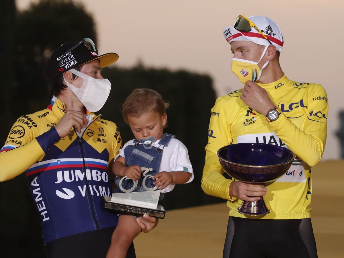 Foto: Tadej Pogacar y Primoz Roglic, en el podio del último Tour. (REUTERS)