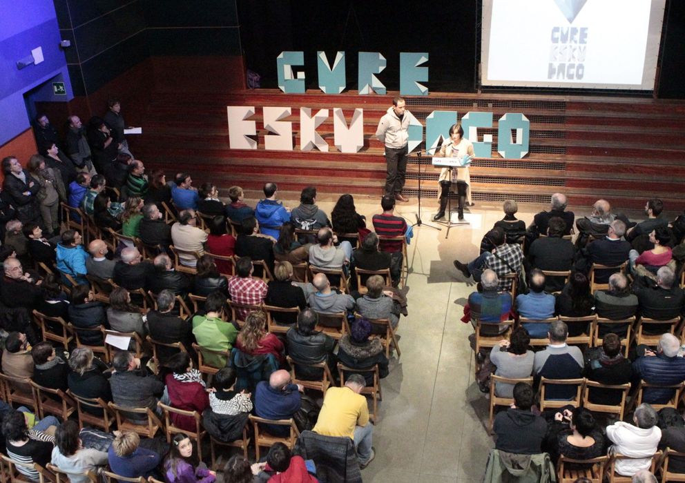 Foto: Acto de promoción de la cadena humana que tendrá lugar en el País Vasco el próximo 8 de junio. (EFE)