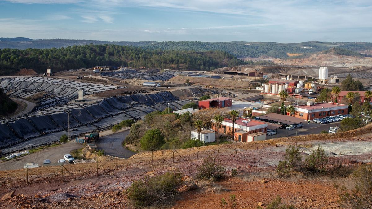 Residuos tóxicos, ruina y despoblación: el pueblo de Huelva convertido en vertedero de Europa 