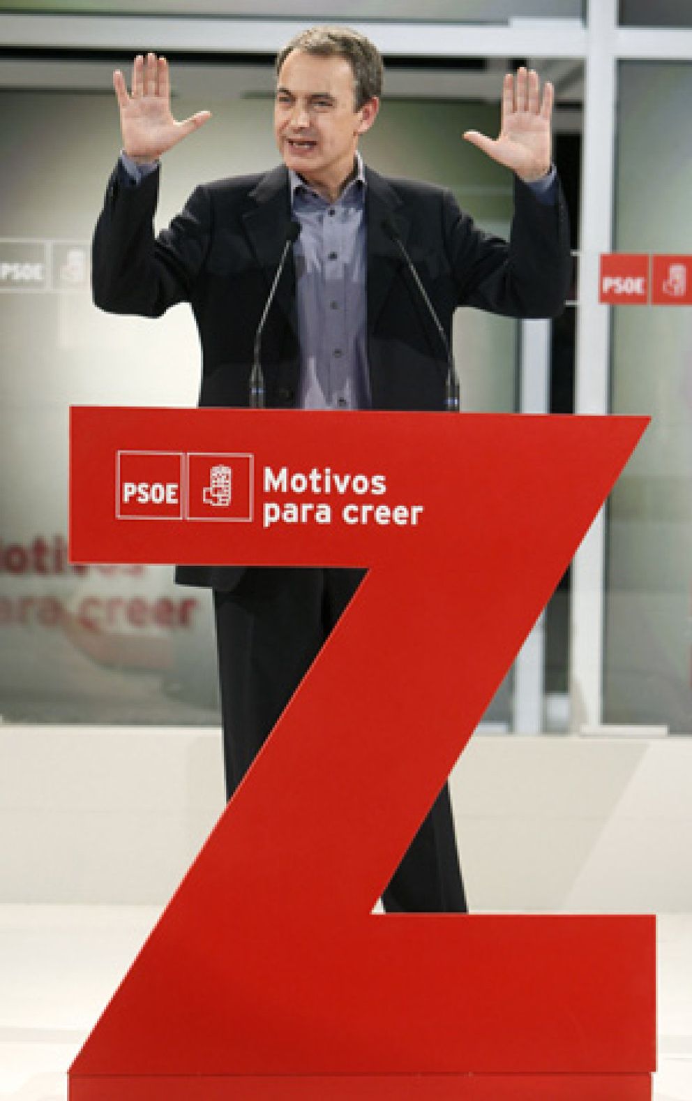 Foto: Zapatero recupera la ‘paga de julio’ con el cheque de 400 euros para trabajadores y pensionistas