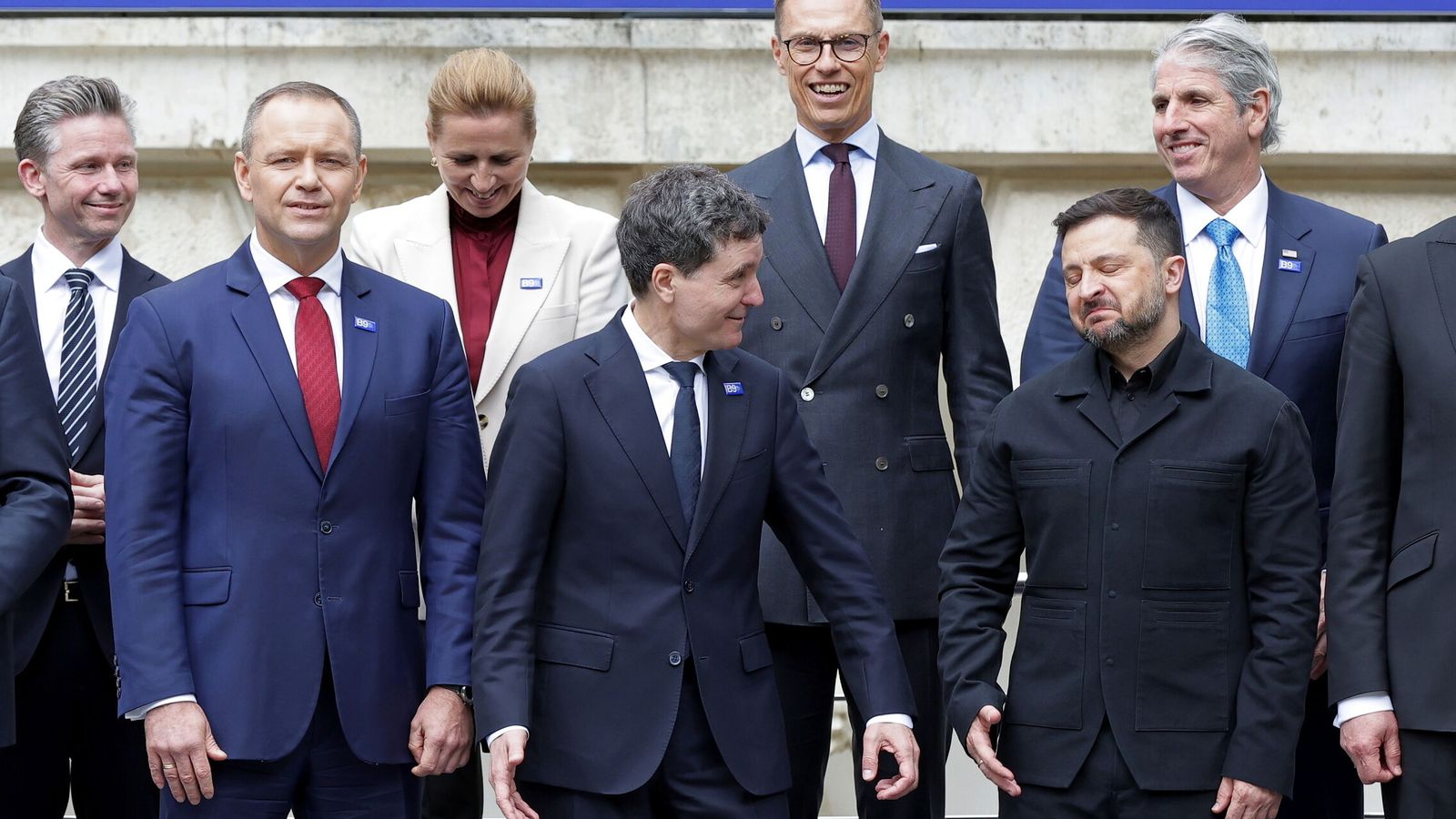 Zelenski en Bucarest y Trump en Pekín: "Polonia está preparada para acoger tropas"
