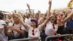 Estamos más solos que nunca. Y vamos a más actos masivos que nunca