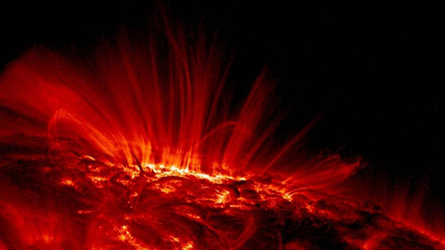 Las manchas solares son regiones del Sol con temperatura más baja que las de alrededor y una intensa actividad magnética. 