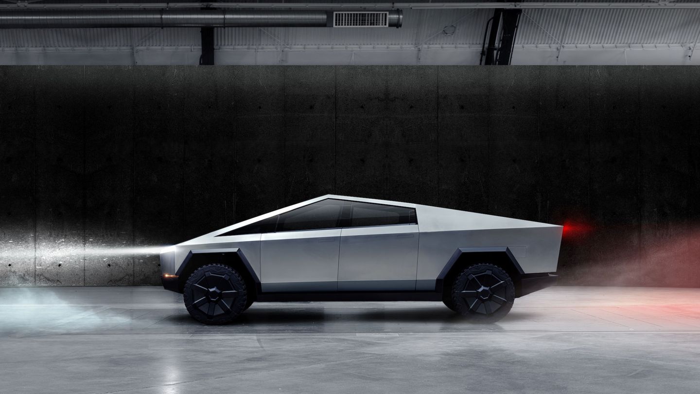 Musk debería echarle narices al diseño de todos sus coches, como con el Cybertruck. (Pininfarina)