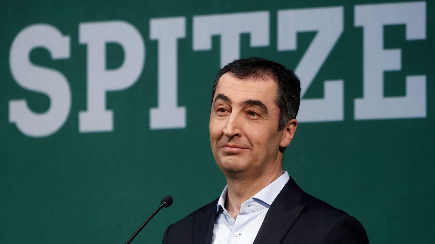 El presidente federal de la Alianza 90 Los Verdes, Cem Özdemir, durante una rueda de prensa. (EFE)