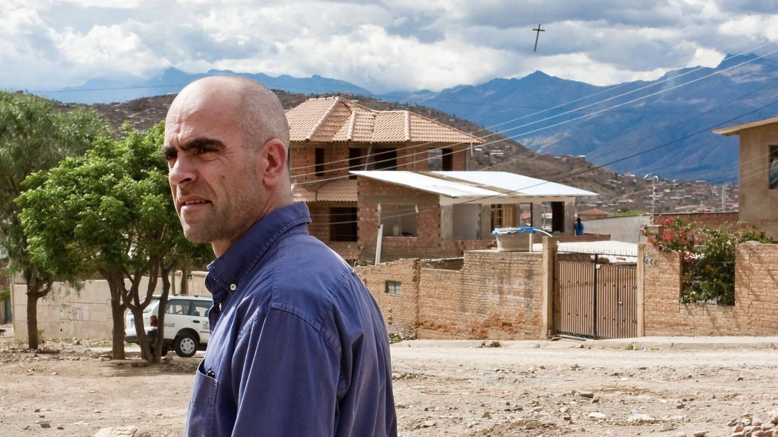Tienes que ver esta película de Luis Tosar en Movistar Plus+: cine dentro del cine y una crítica al colonialismo