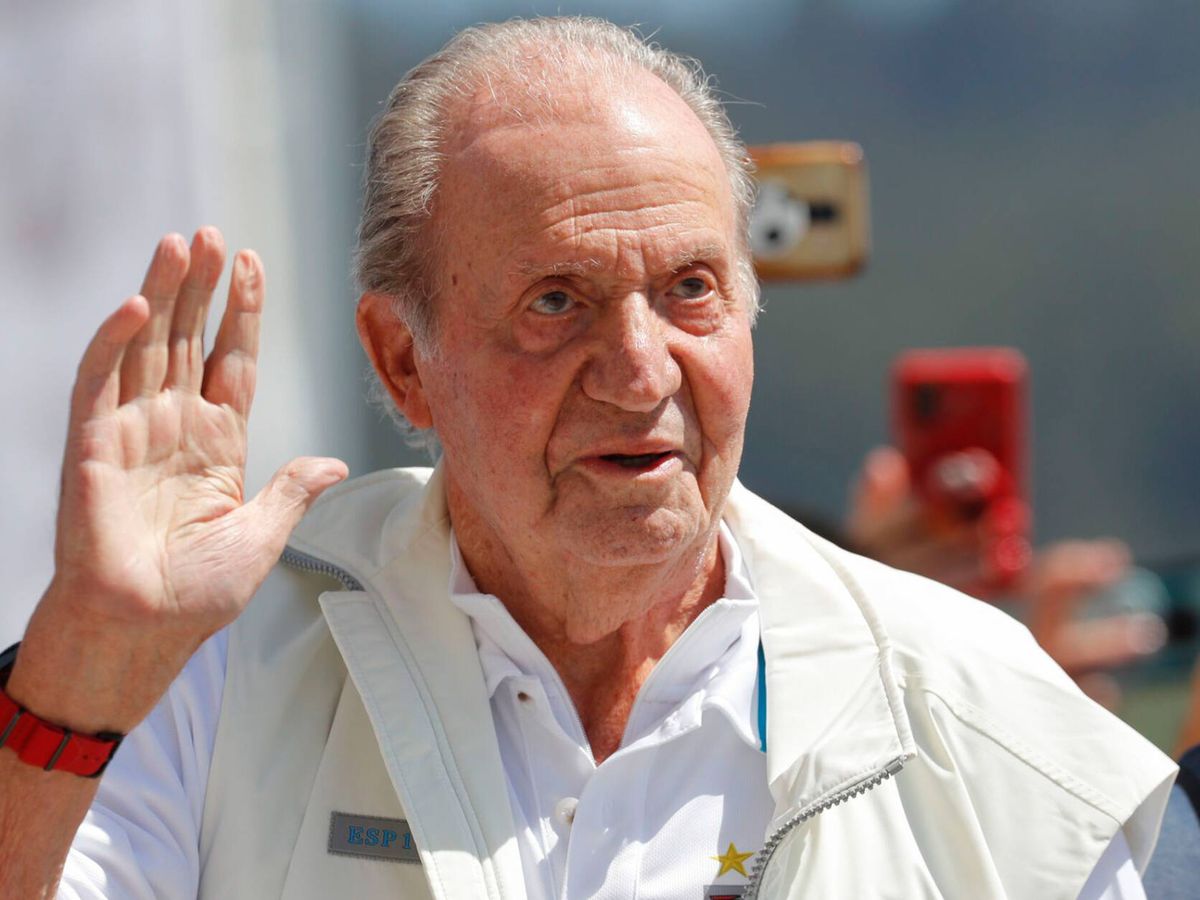 Foto: El rey emérito Juan Carlos, en su visita a Sanxenxo del año pasado. (EFE/Lavandeira Jr.)