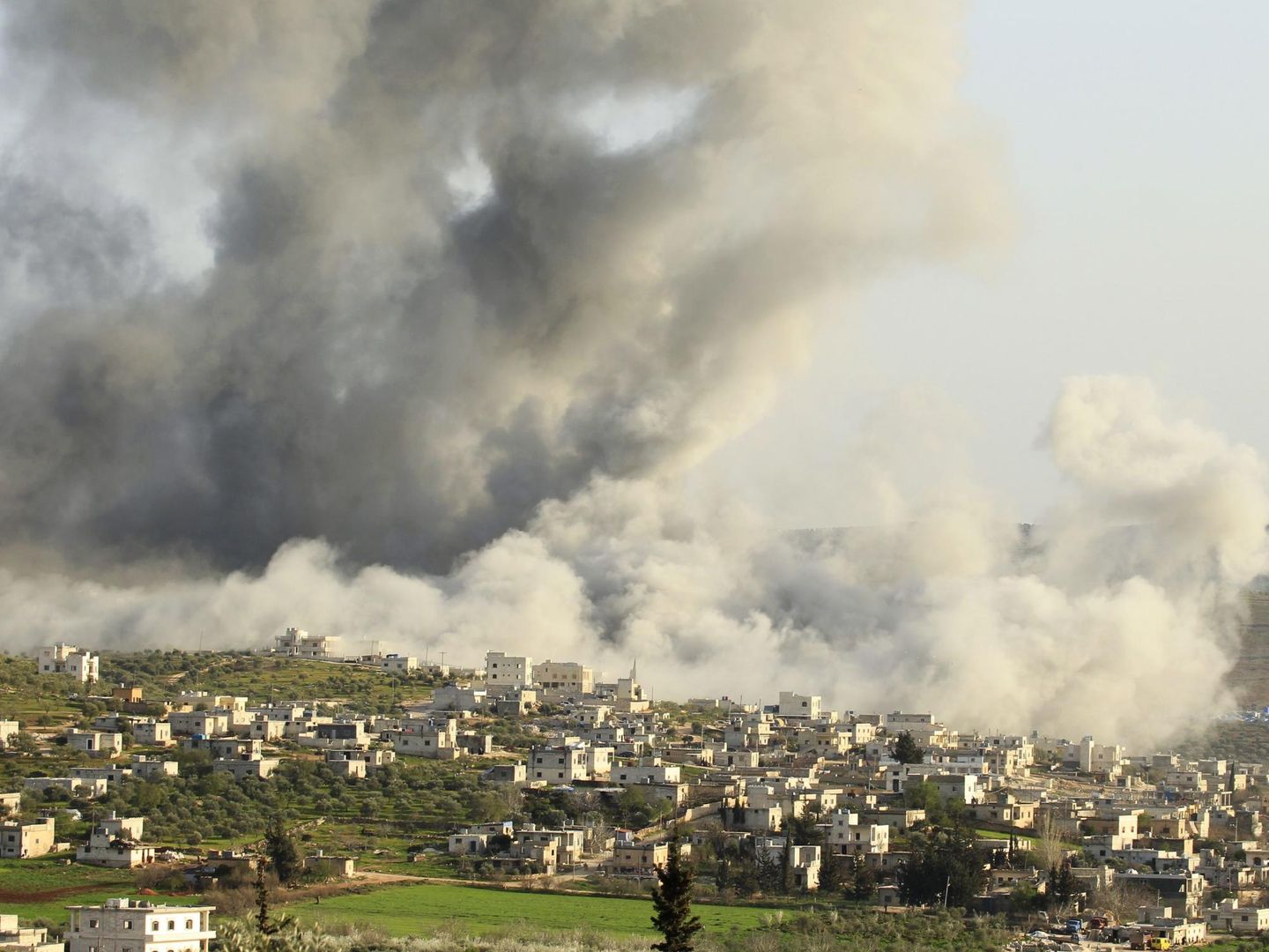 Ataque de la aviación siria contra Atimah, en la provincia de Idlib, en marzo de 2015. (Reuters)