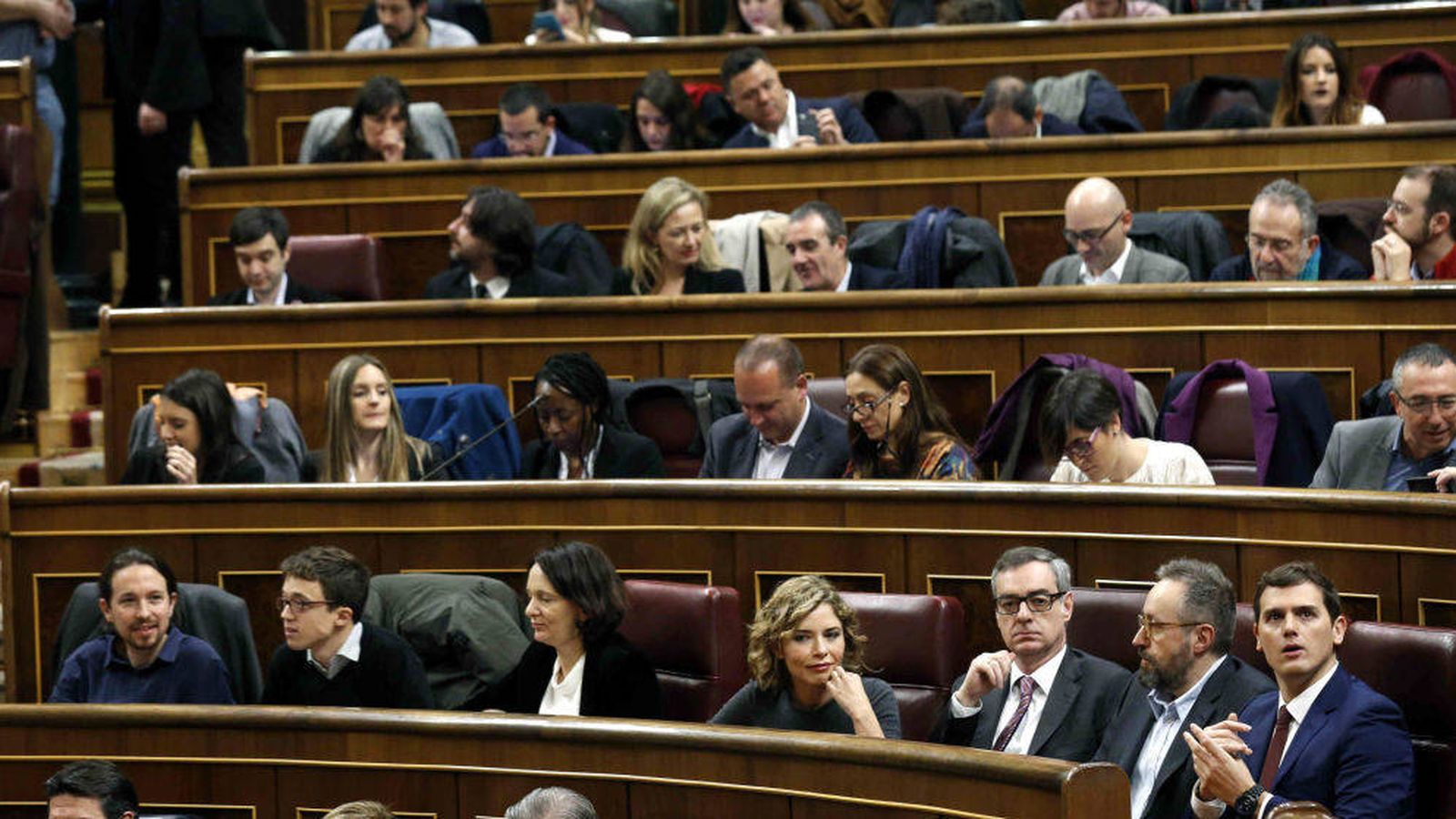 Foto: Bancada de diputados en el hemiciclo durante la constitución de las Cortes de la XI Legislatura (EFE)