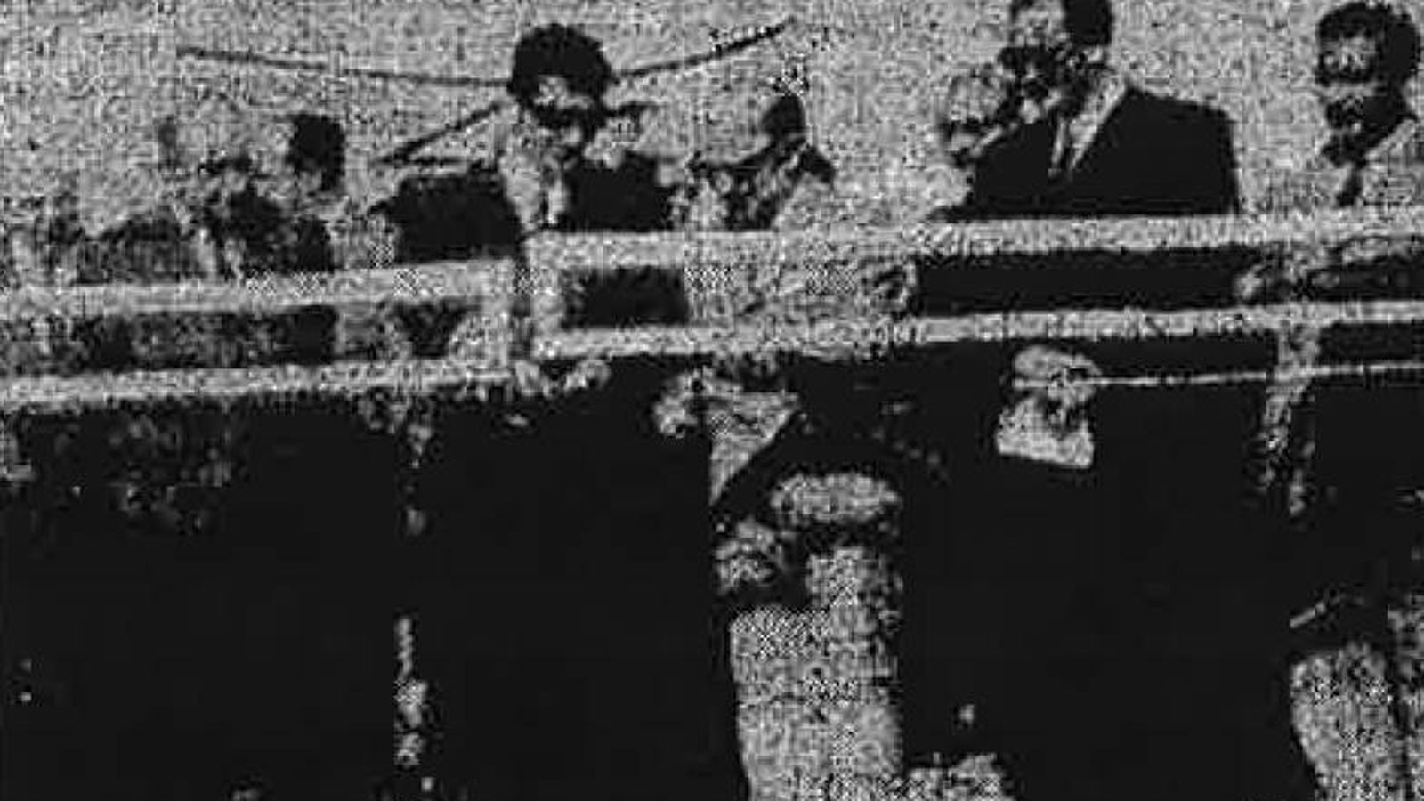 Foto: Adolfo Suárez, a la izquierda con gafas de sol, y Jesús Gil, a la derecha, en la inauguración de Los Ángeles de San Rafael en junio de 1968 (El Adelantado de Segovia)
