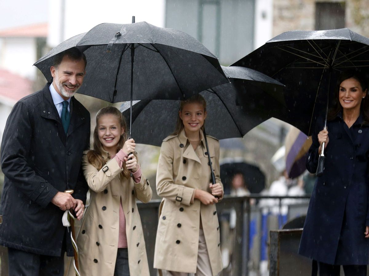 Foto: El rey Felipe, con sus hijas el pasado octubre. (EFE)