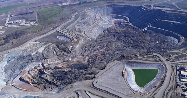 Foto: Foto aérea del derrumbe en la mina Las Cruces. (Ecologistas en Acción)