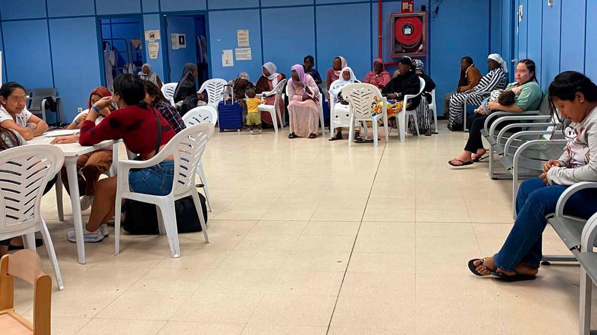 Las 'pateras aéreas' con mauritanos presionan en el aeropuerto de Barajas a las puertas del verano