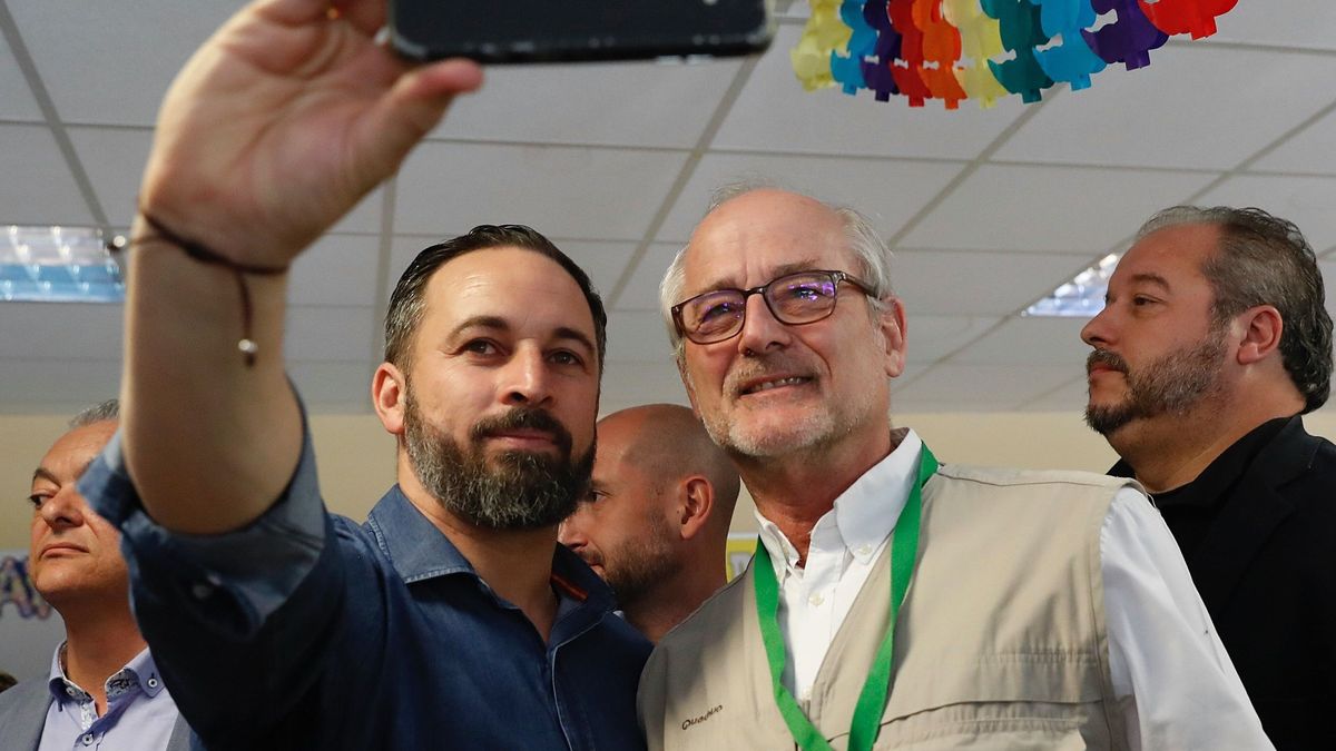 La cúpula de Vox, a la espera los resultados en una oficina de campaña en Madrid