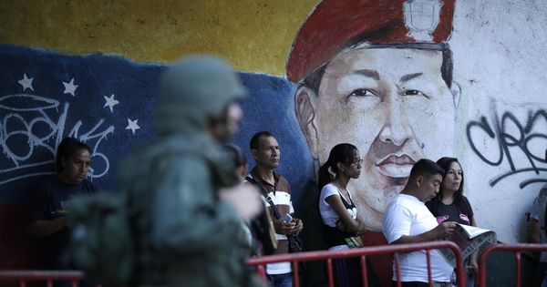 Foto: Personas esperando a votar durante las elecciones a la Asamblea Constituyente, el pasado domingo en Caracas. (Reuters)