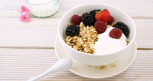 Bowl de yogurt y frutas. (Pexels)