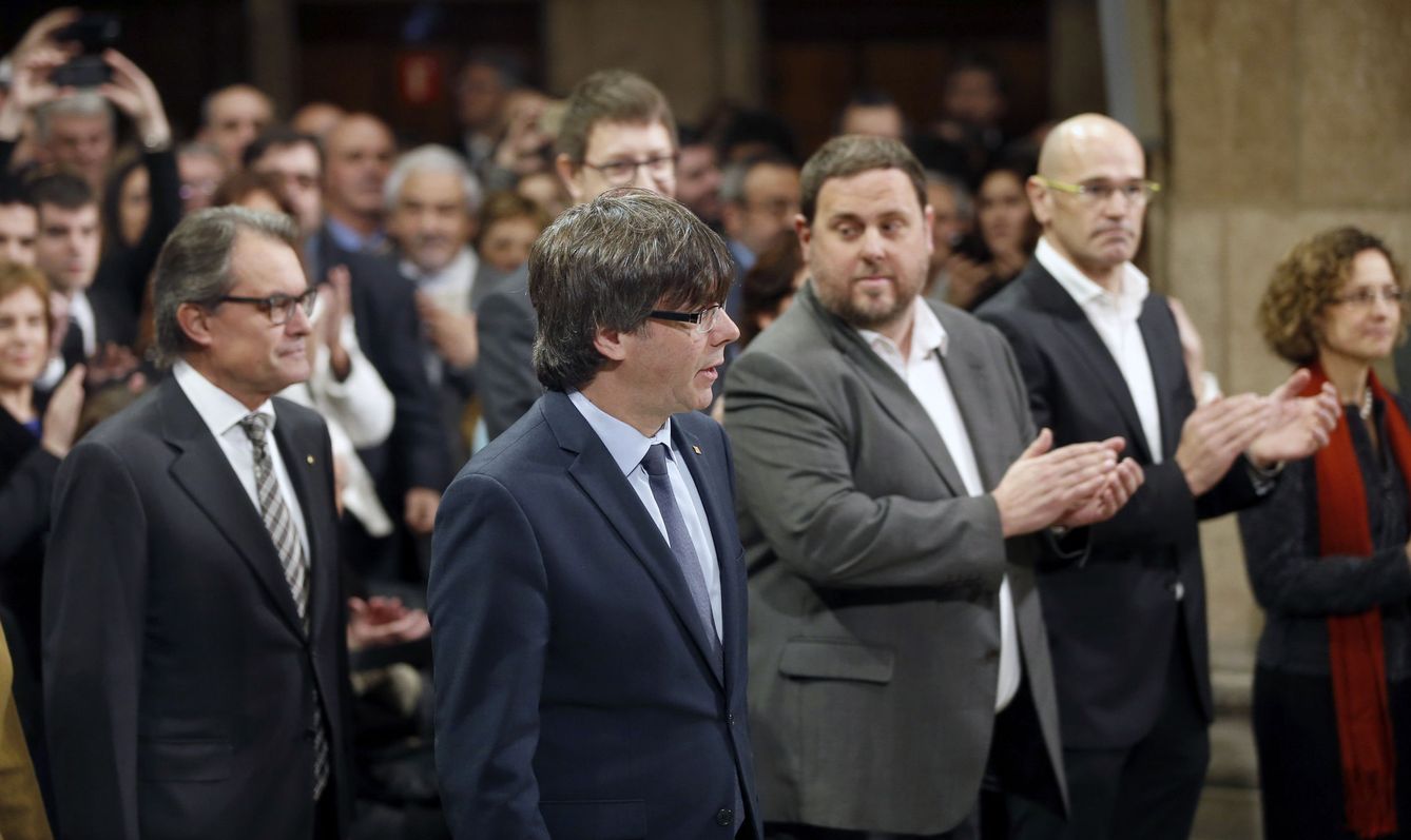 Carles Puigdemont, Artur Mas, Oriol Junqueras y Raül Romeva en la toma posesión del nuevo Gobierno catalán. (EFE)