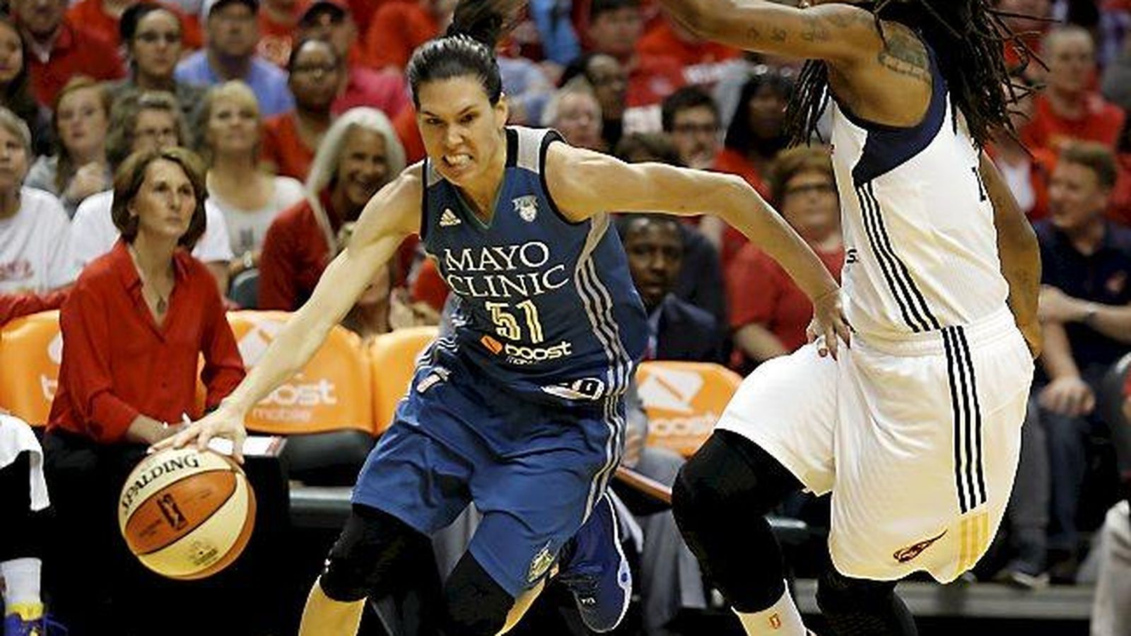 Foto: Anna Cruz durante el tercer partido de la final de la WNBA (AP).