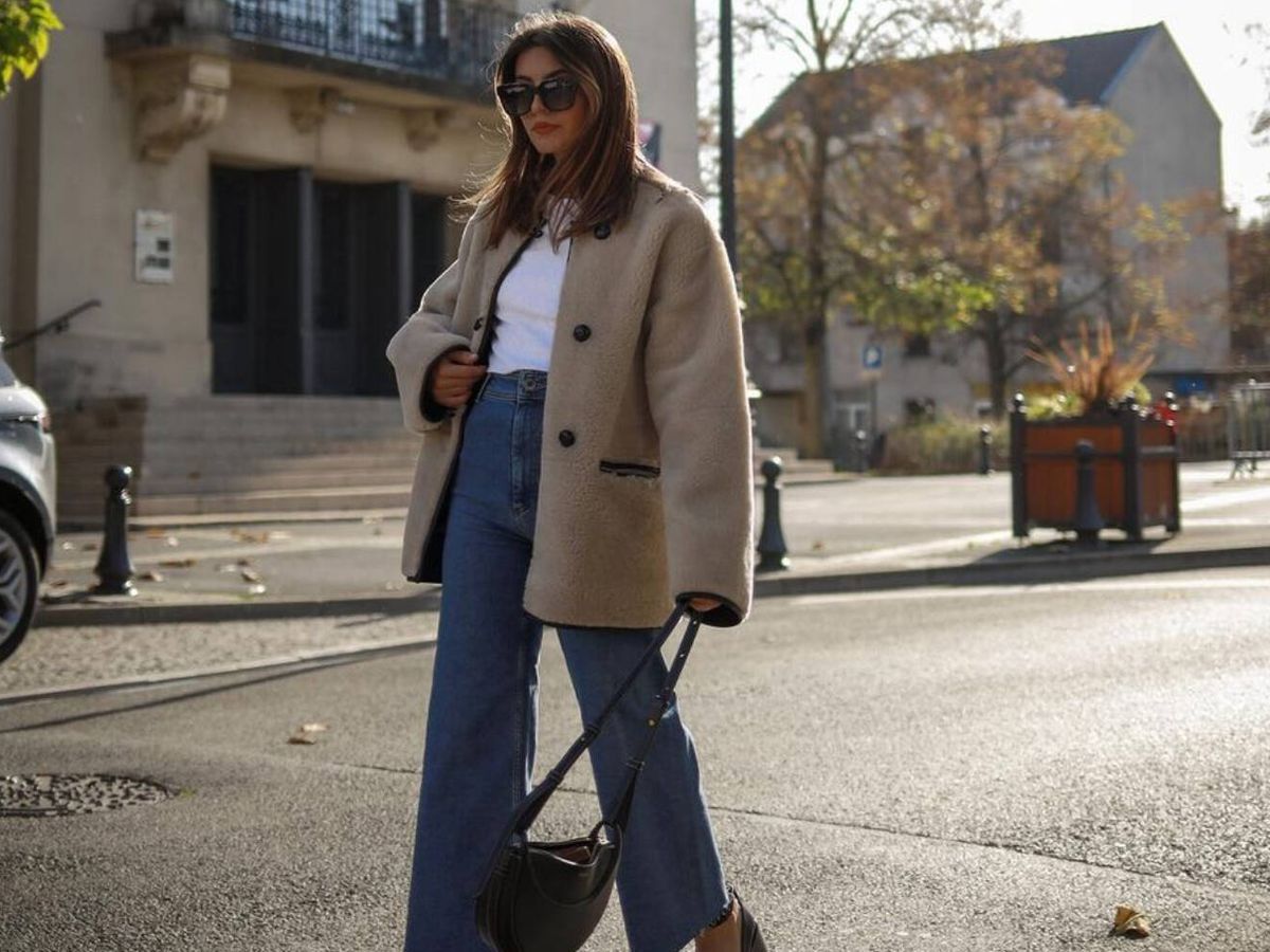Foto: Abrigo de Mango y pantalón de Zara: el look viral de esta influencer francesa. (Instagram/@adelinerbr)