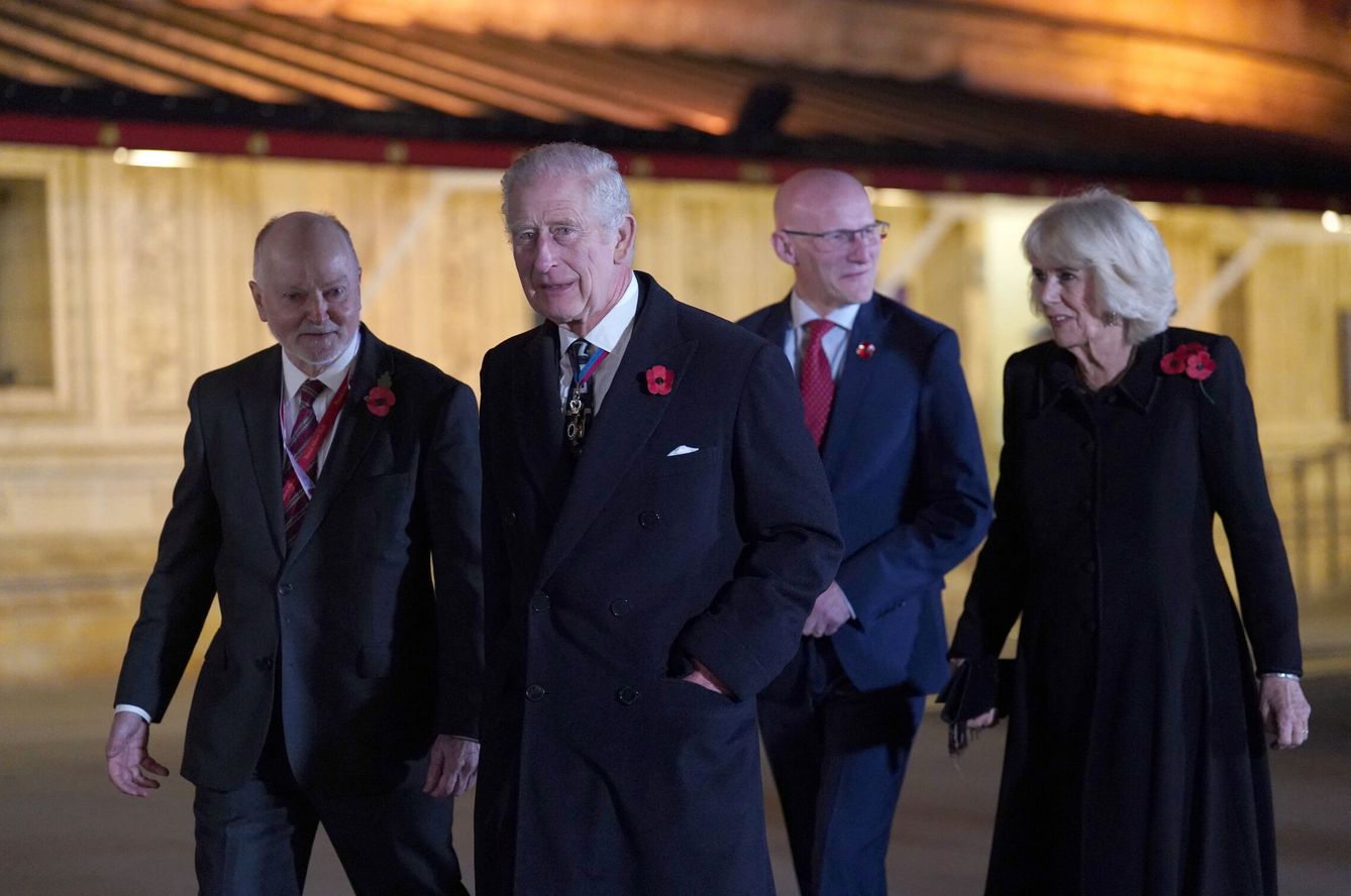 Los reyes, a su llegada al concierto organizado por la Royal British Legion. (Reuters)