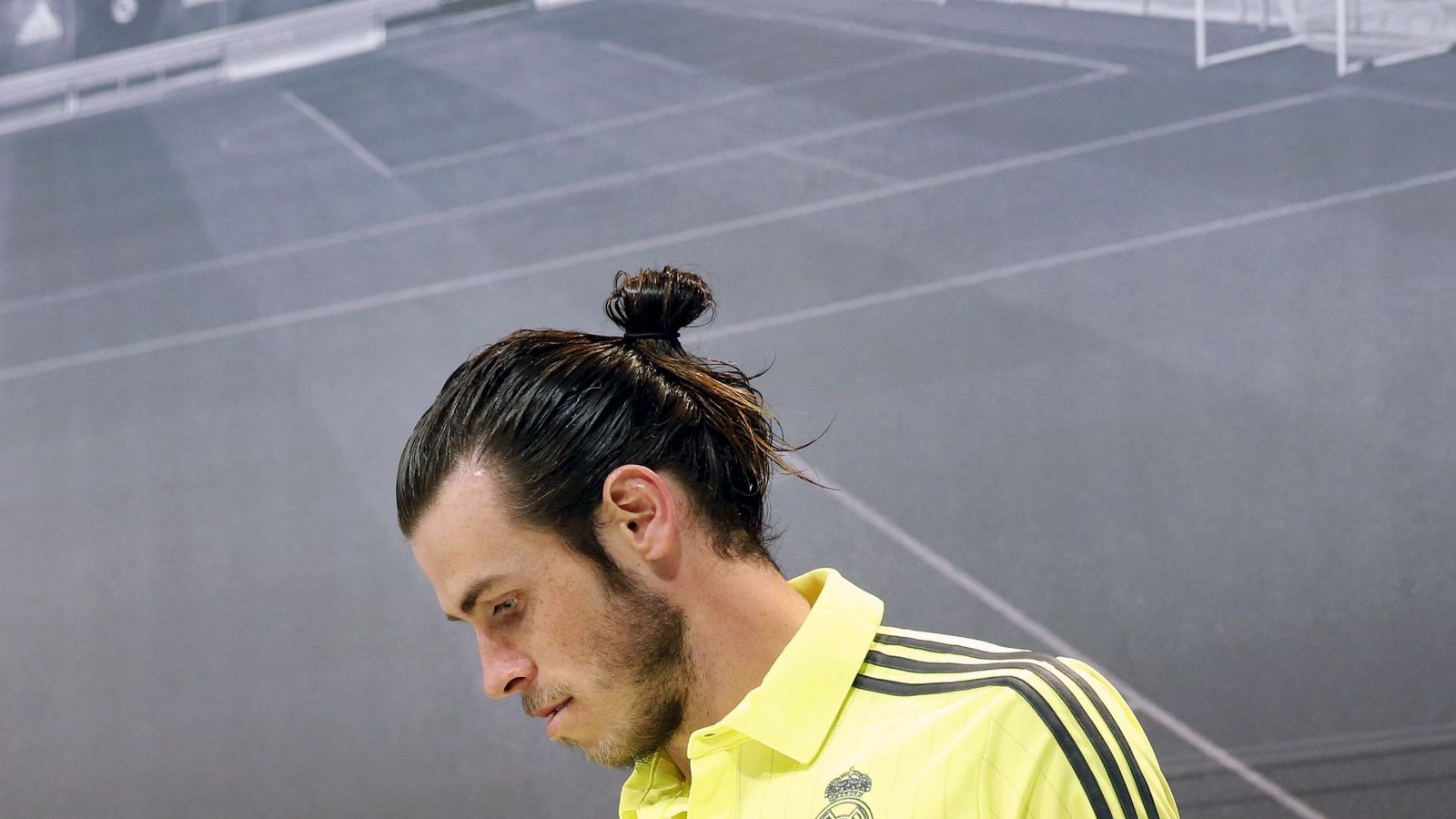 Foto: Bale, antes de comenzar la rueda de prensa (EFE). 