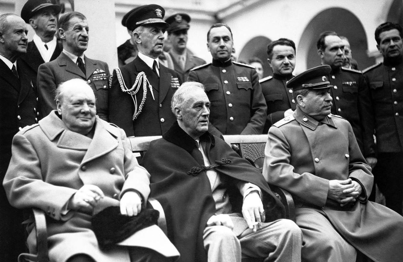La conferencia de Yalta. De izq. a dcha., Churchill, Roosevelt y Stalin.